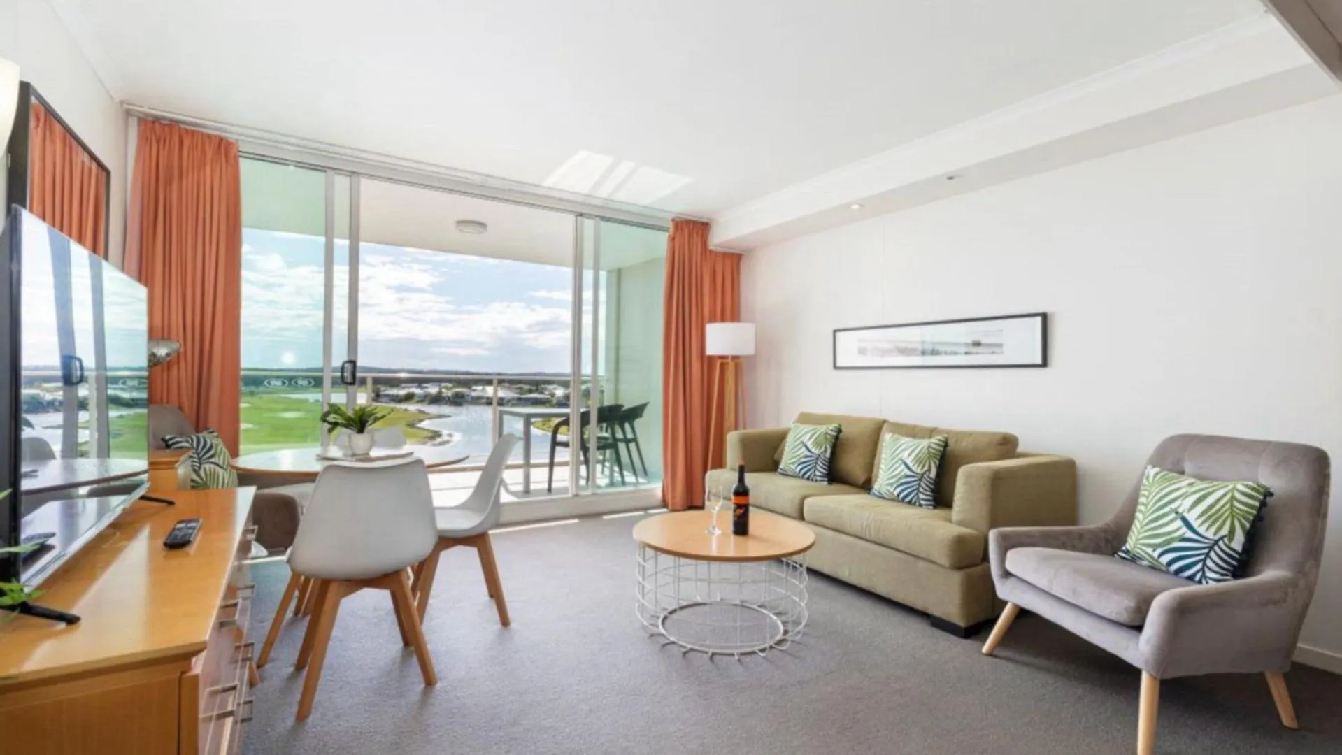Spa Apartment - Beautiful Views Of Golf Course! Pelican Waters Avustralya