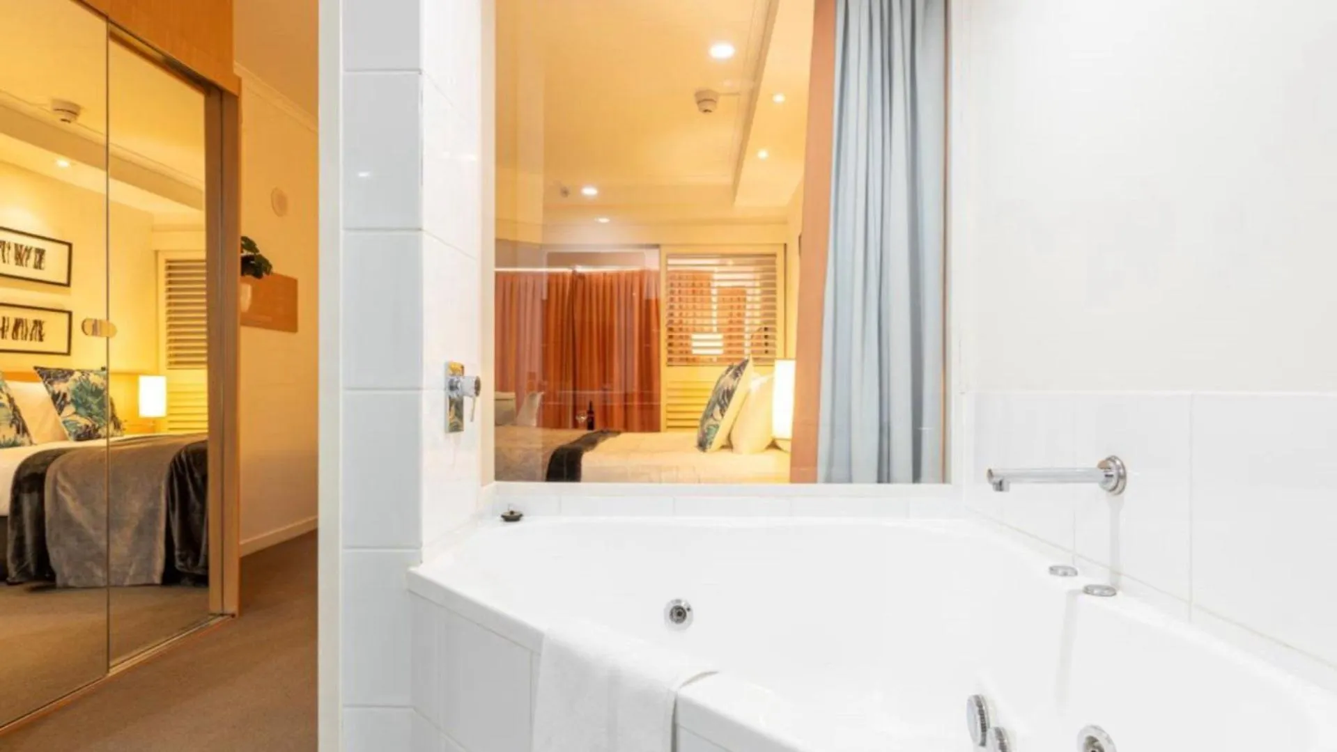 Spa Apartment - Beautiful Views Of Golf Course! Pelican Waters