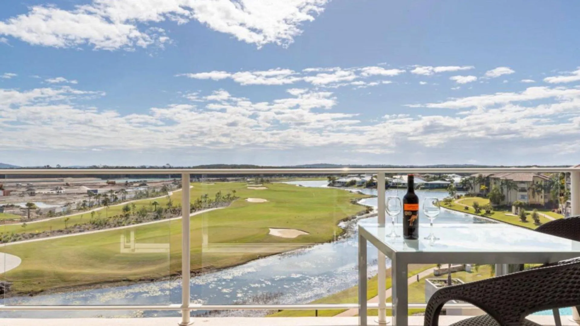 Spa Apartment - Beautiful Views Of Golf Course! Pelican Waters